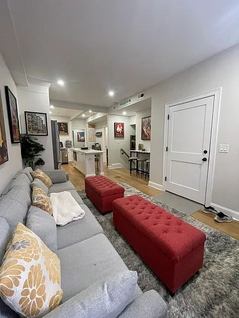 3 bed, 1800 sqft, $6,750 — Photo 2