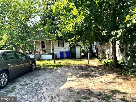 2nd image of 1011 E Main St