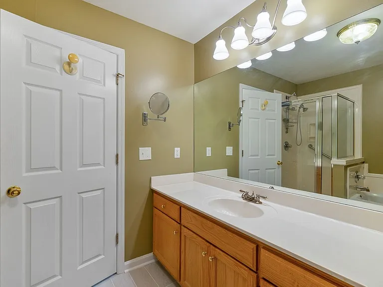 7037 Mooreland Ct — Photo 21