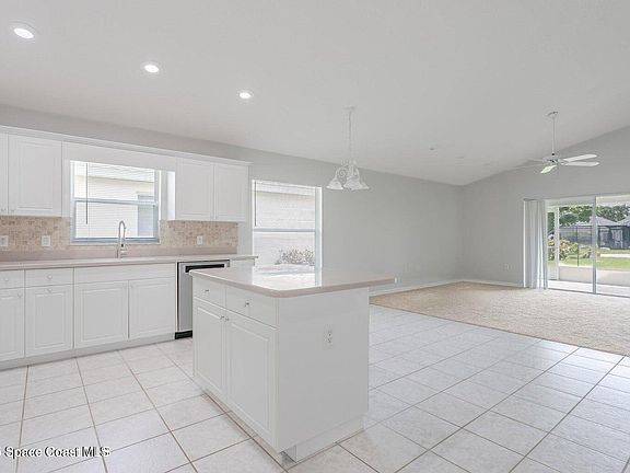 3rd image of 621 Misty Creek Dr