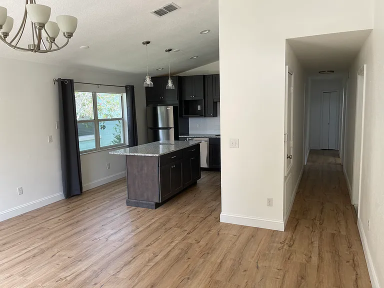 2829 S Brown Ave — Photo 5