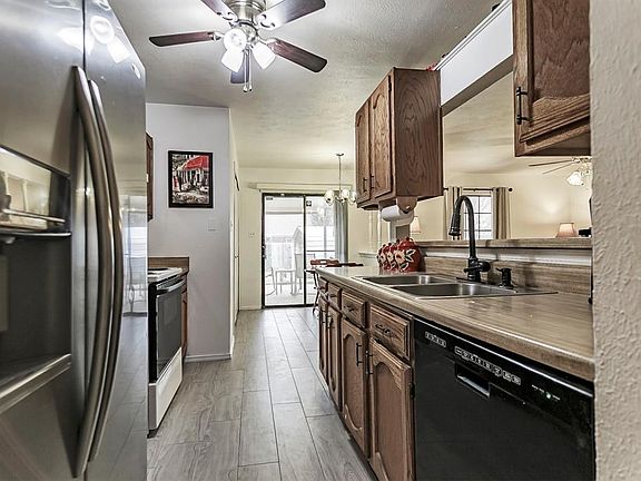 3rd image of 4834 Trailwood Dr