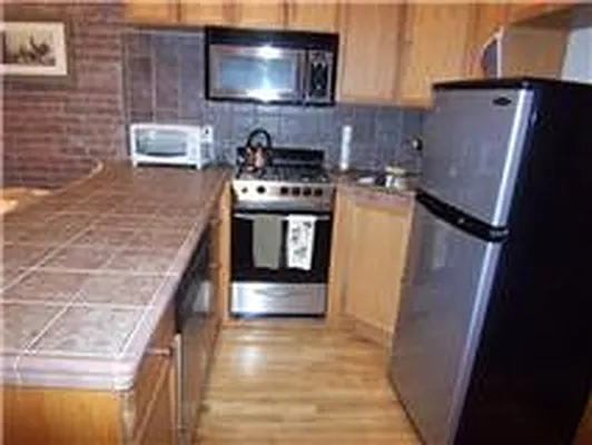 Rented by Sir Realty | media 85