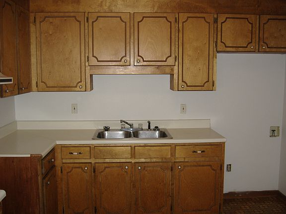 3rd image of 619 Johns Creek Rd