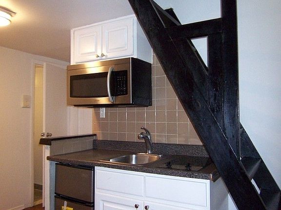 2nd image of 455 W 47th St #1B