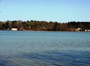506 Eagles Harbor Dr, Hodges, SC 29653