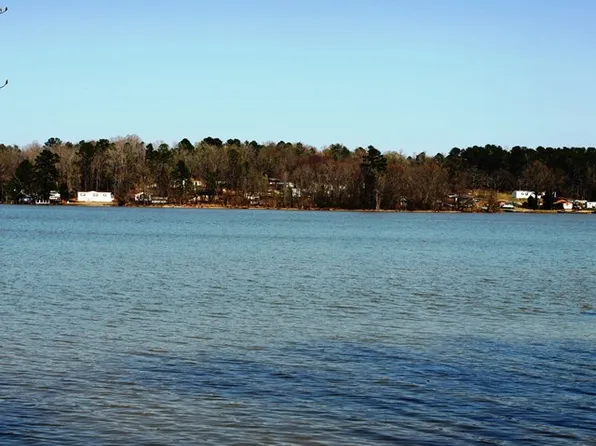 506 Eagles Harbor Dr, Hodges, SC 29653