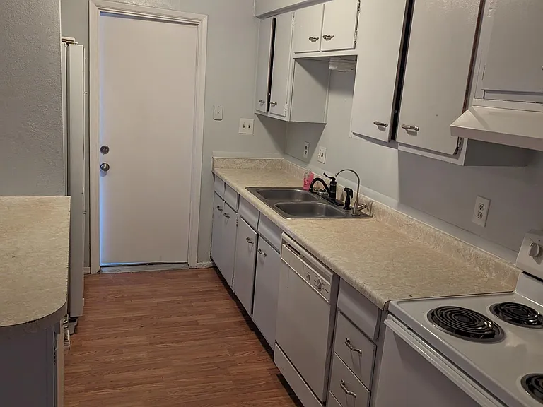 1178 Buena Vis — Photo 3