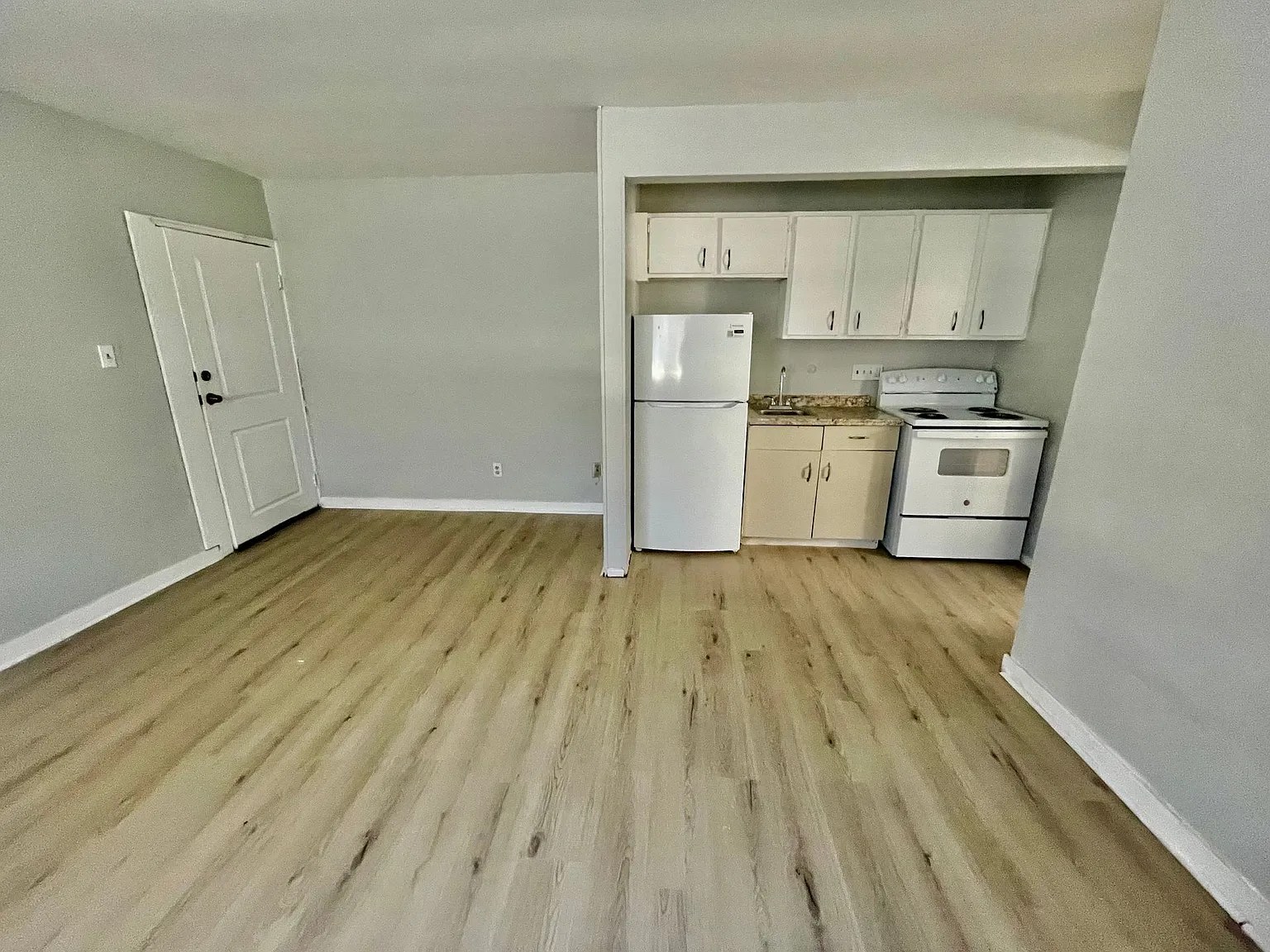 Glen Oaks Apartments — Photo 2