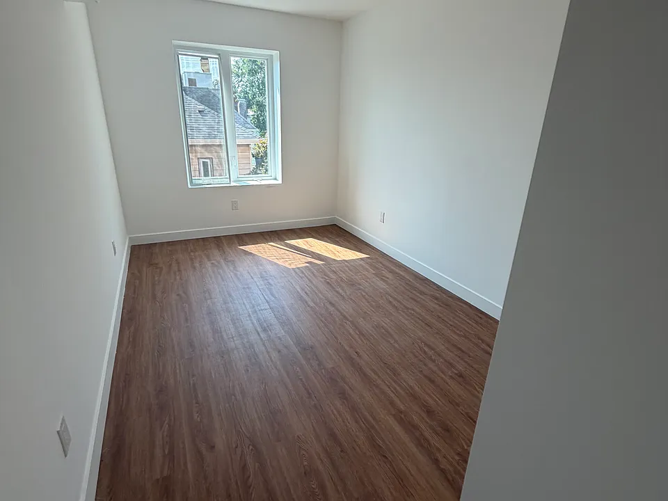 40 E 235th St #1B