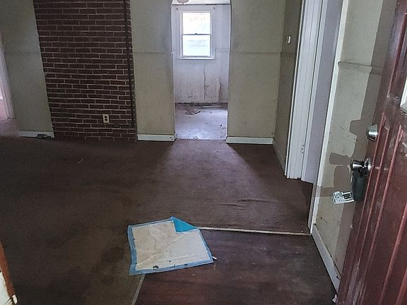 4th image of 1609 S Oakdale Dr