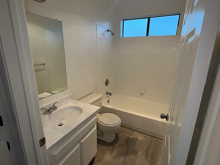 2 bed, 960 sqft, $2,450 — Photo 2