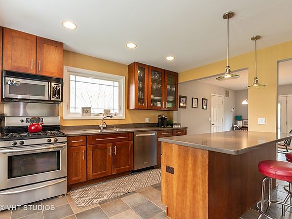 3rd image of 32416 N Pine Ave