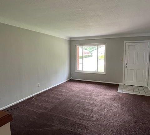 3rd image of 609 Birch Dr