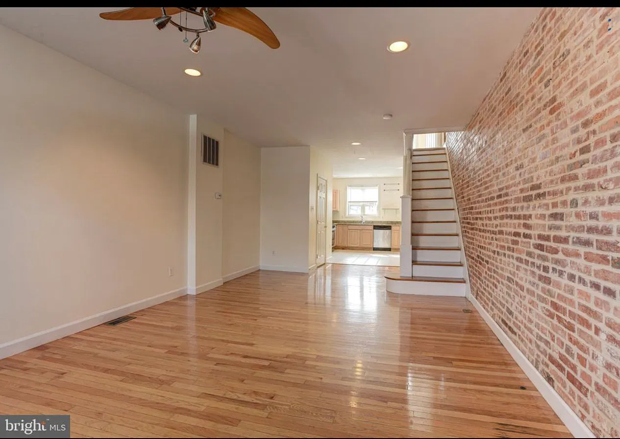 3 bed, 1176 sqft, $2,450 — Photo 1