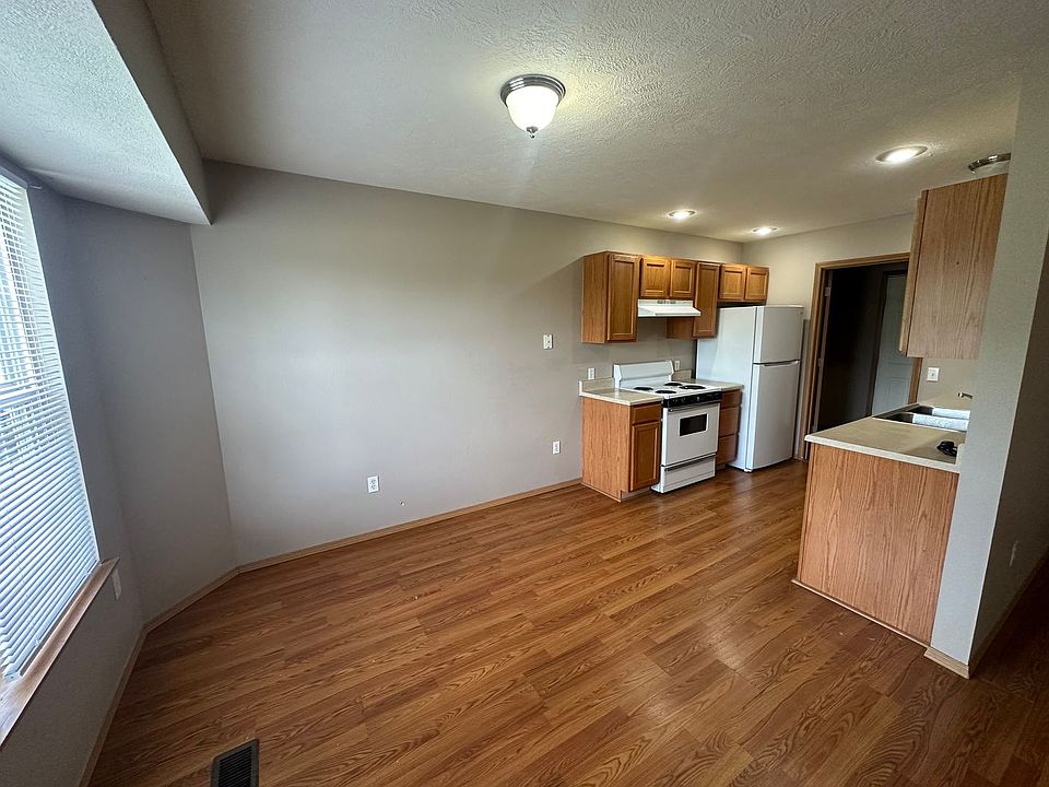 Clever Duplexes 409413 Apache Ct Clever MO Zillow