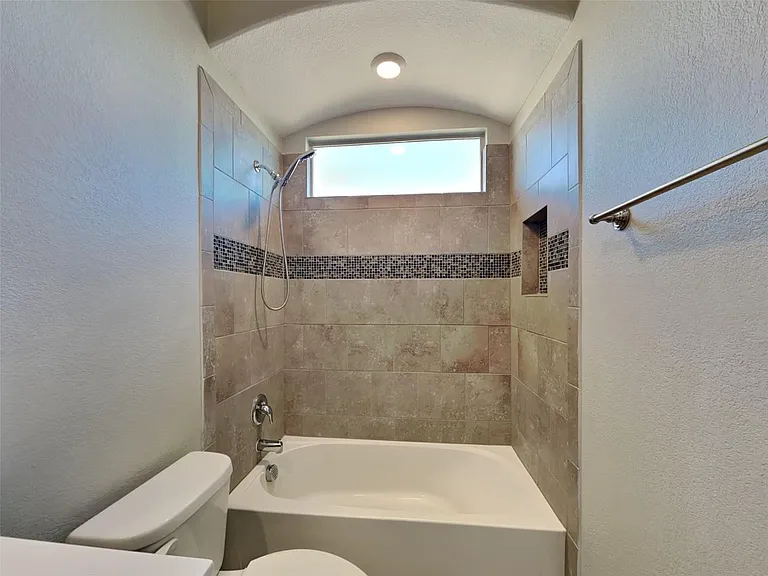 9329 Belle River Trl — Photo 21