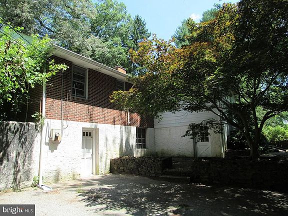 3rd image of 1024 Gladway Rd