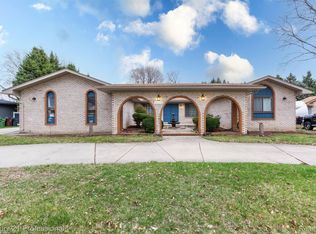 46498 Houghton Dr, Shelby Township, MI 48315