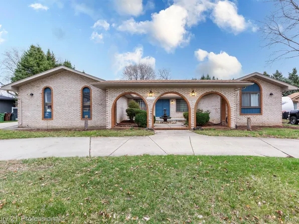 46498 Houghton Dr, Shelby Township, MI 48315