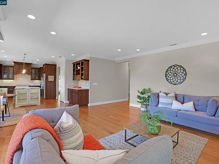 706 Endsliegh Ct — Photo 16