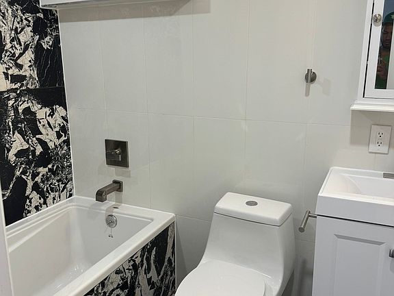 5th image of 121 Beach 122nd St #3E