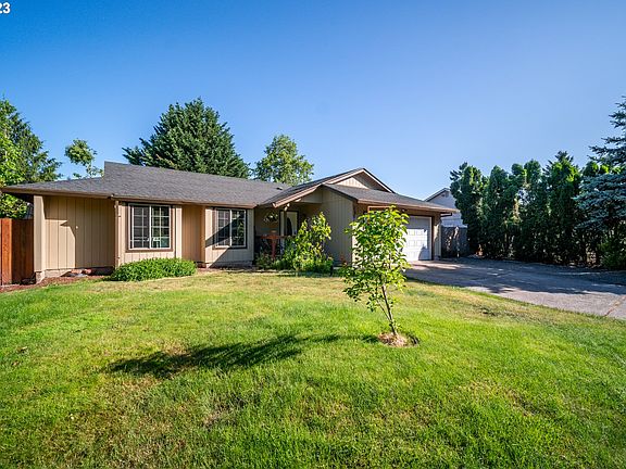 2nd image of 15018 SE Meadow Park Dr