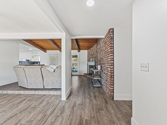 3rd image of 3230 W Pryor Avenue