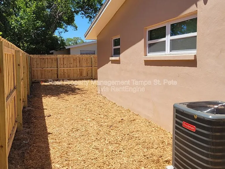 613 Lyndhurst St — Photo 11