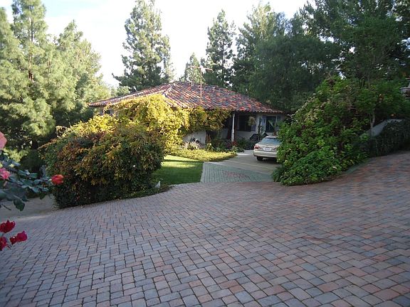 2nd image of 1102 Country Hills Dr