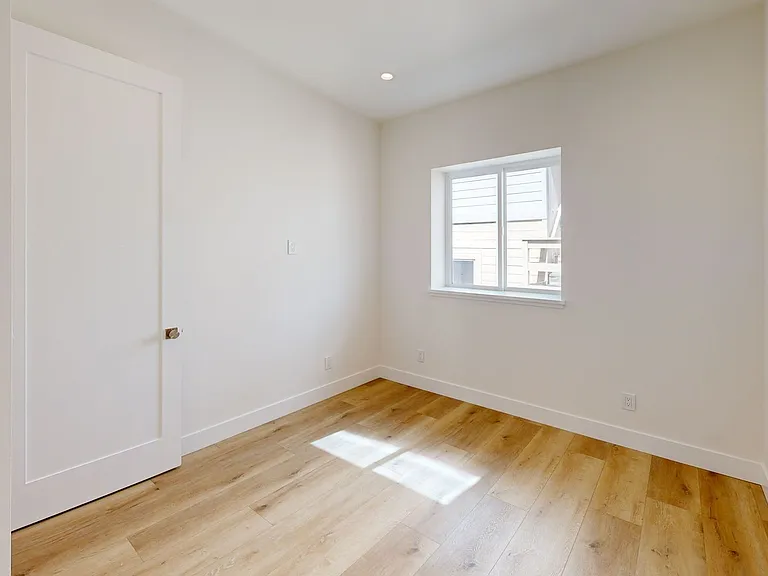 2952 Folsom St — Photo 31