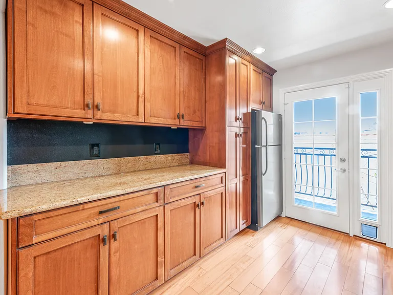 310 Olive Ave #6 — Photo 4