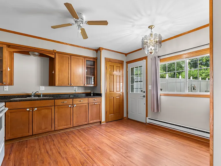 1072 N Highland Ave — Photo 4
