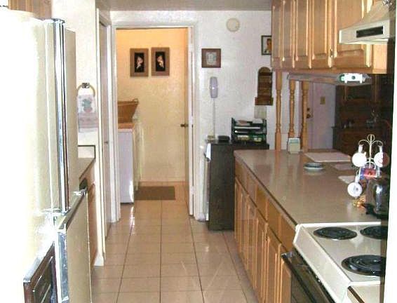 4th image of 215 E Placita Del Iris