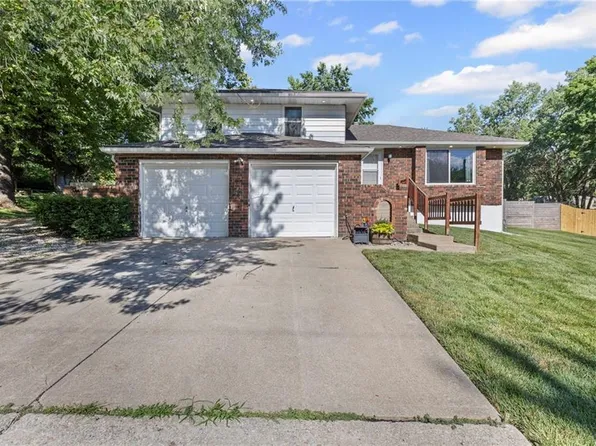 1925 N Redwood Dr, Independence, MO 64058