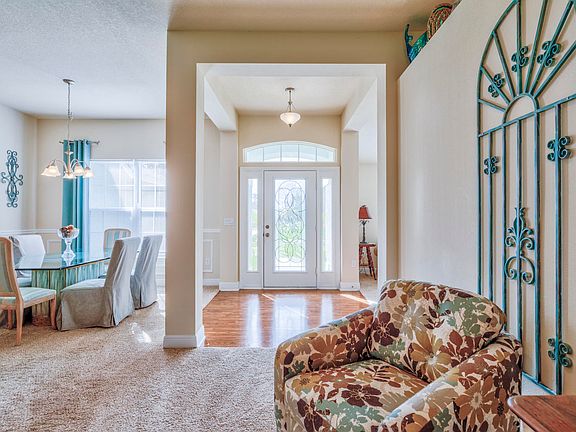 2nd image of 201 NE Greenbriar Avenue