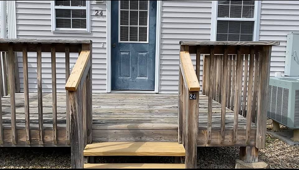 1st image of 21 Lakeview Dr
