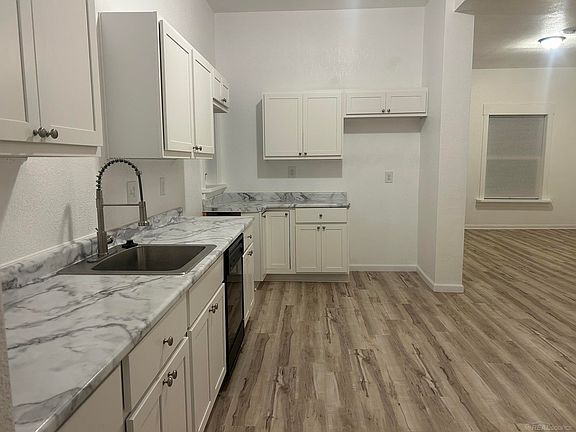 4th image of 1473 Division St