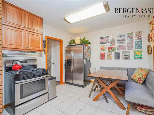 1439 East 64th Street image 5 of 11