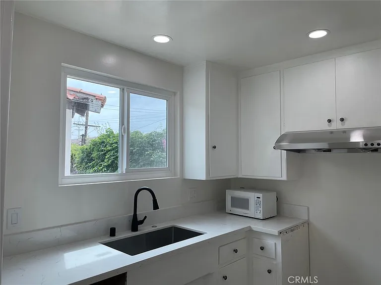 1451 Roycroft Ave #1 — Photo 9