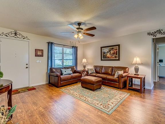 3rd image of 2826 Thistle Ct E