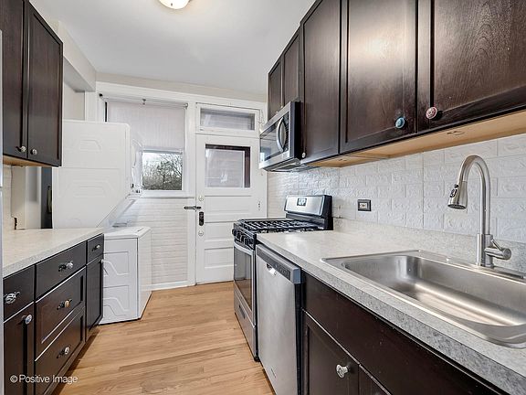 5th image of 219 Chicago Ave APT 1
