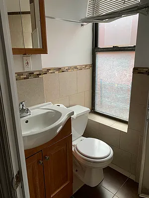 Rented by Salon Realty Corp | media 10