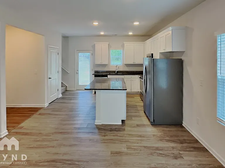 2229 Beauty St — Photo 3