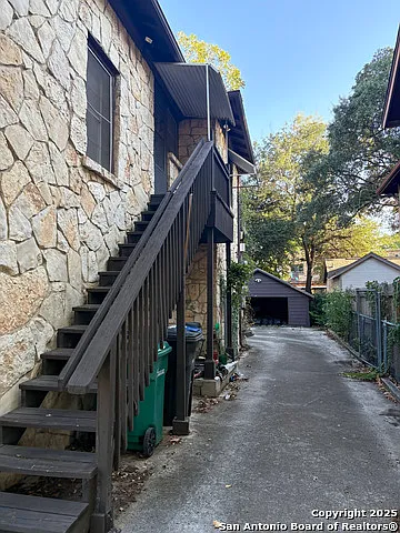 2 bed, 1.0 bath, 936 sqft, $1,300 — Photo 4