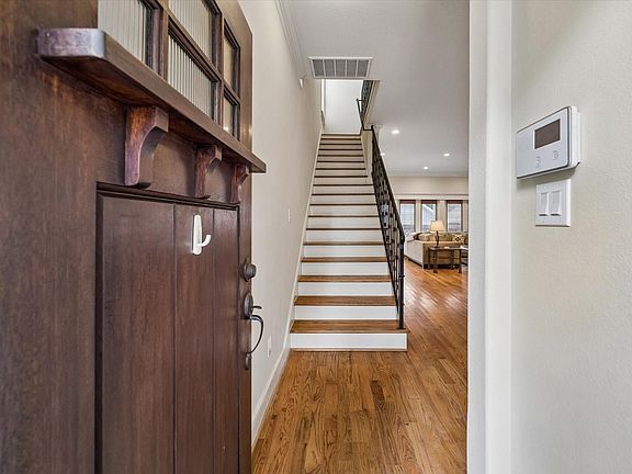 3rd image of 1017 W 16th St