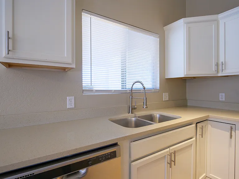1672 W Wood Crest Ct — Photo 7