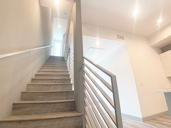 5th image of 4025 Grand View Blvd #29