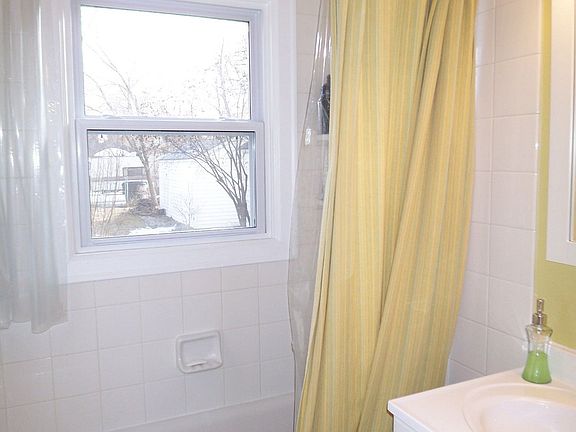 Upstairs Bath - Full
