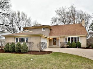 1811 N Rolling Ln, Arlington Heights, IL 60004